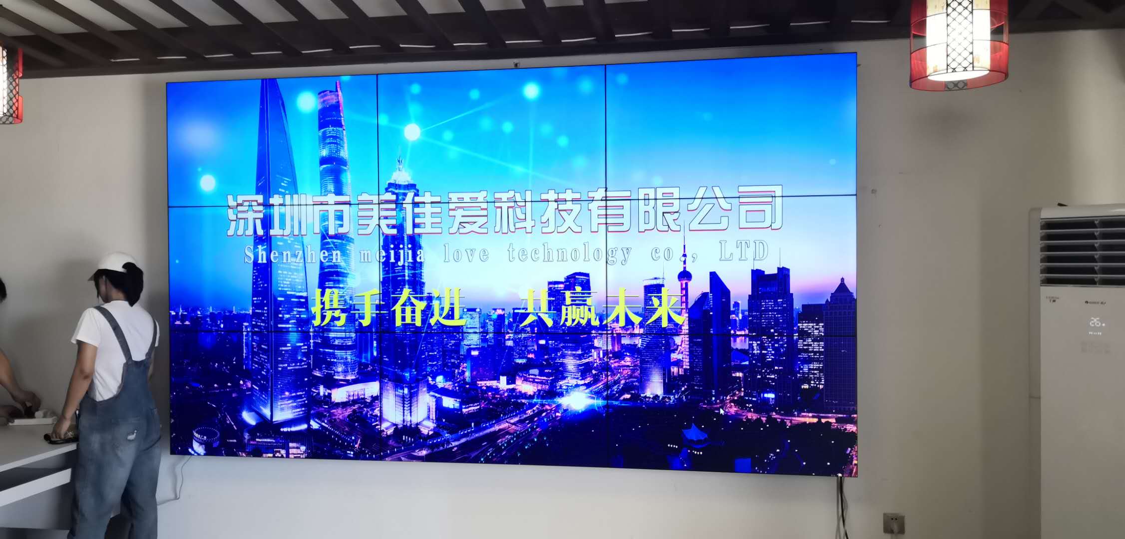 49寸3.5mm液晶拼接屏-壁挂支架-福建国信灏瀚科技
