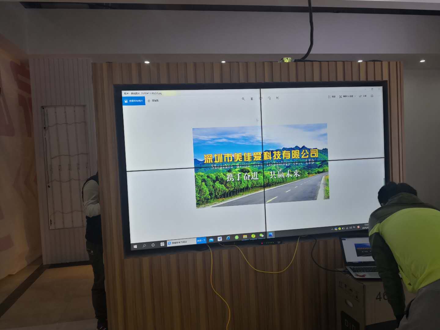 46寸3.5mm京东方液晶拼接屏-前维护支架-广东省湛江安装展示